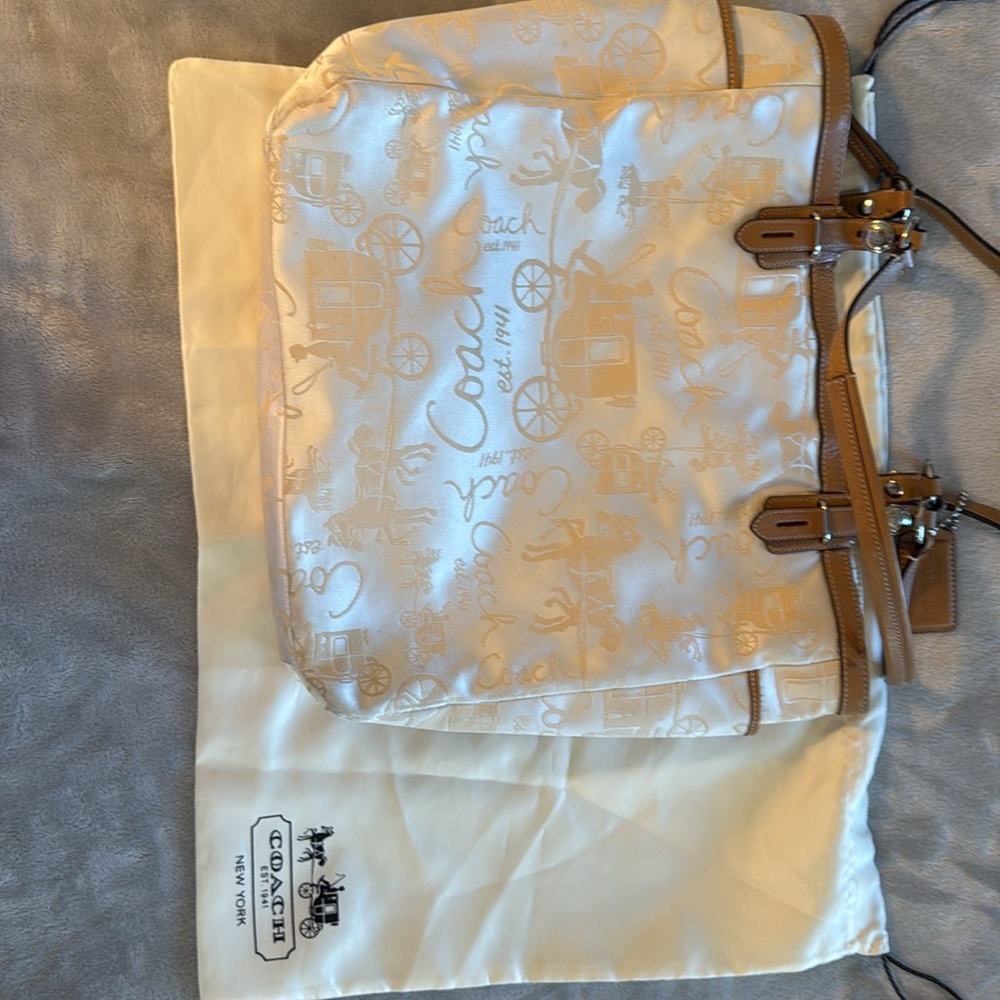 Large Coach purse - Picture 11 of 11